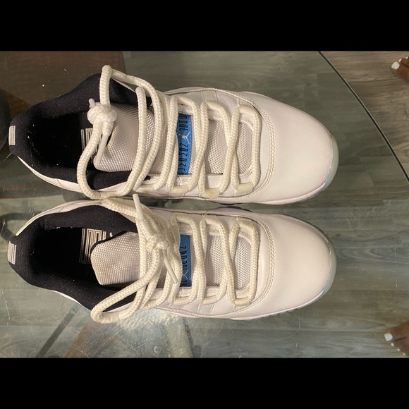 Jordan 11 Retro Low - Picture 2 of 4